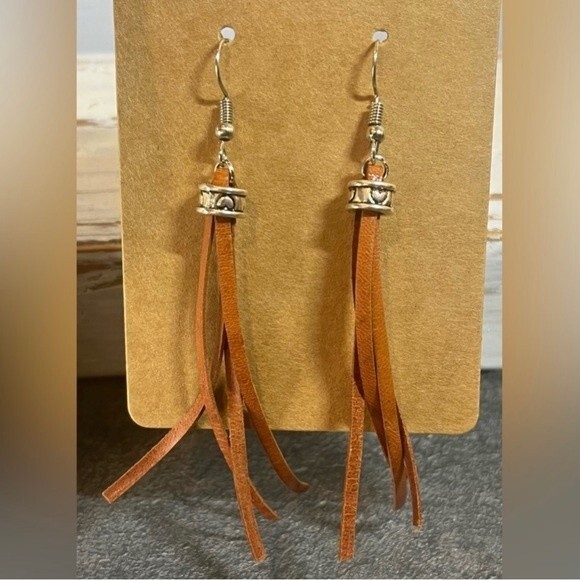Handmade leather and silver tone dangle fashion earrings NEW - Picture 1 of 1